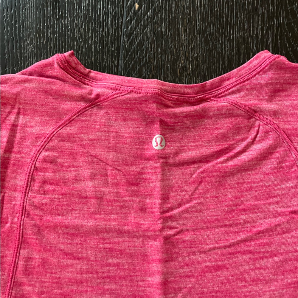 Lululemon workout short sleeve top.